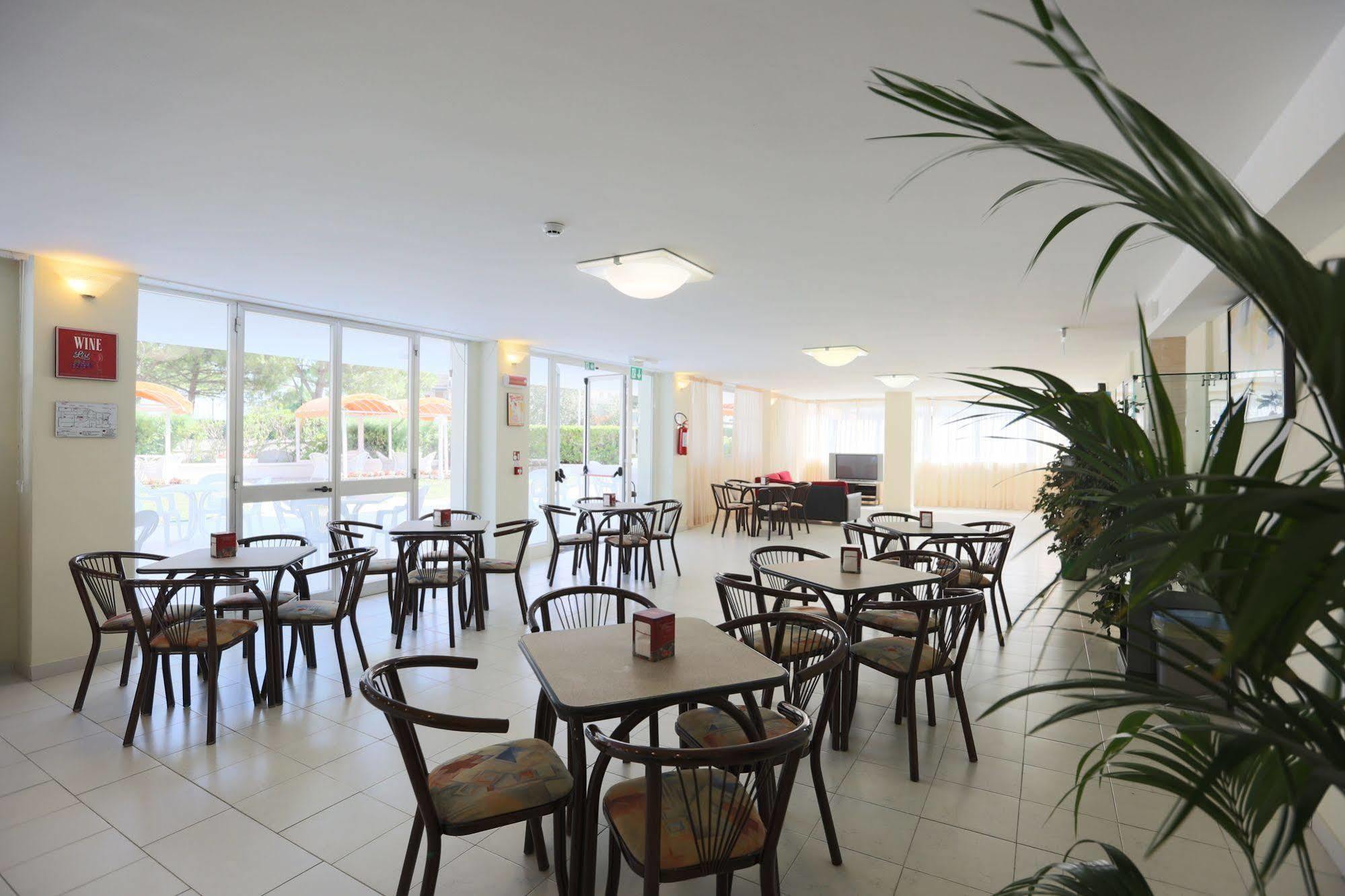 Hotel Marina Beach - Azzurro Club Ravenna Ngoại thất bức ảnh